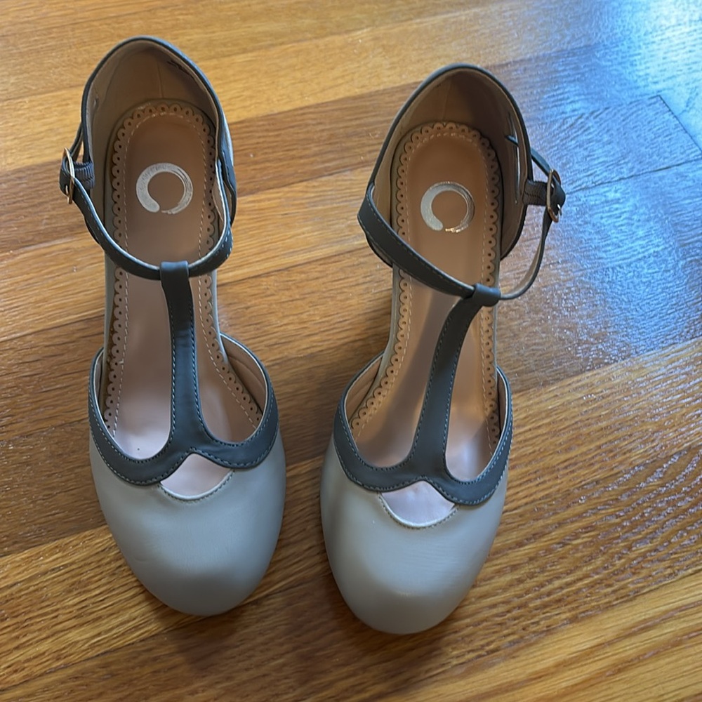 Journee Collection Siri T-strap shoes grey. Never worn. New in box. W 7.5